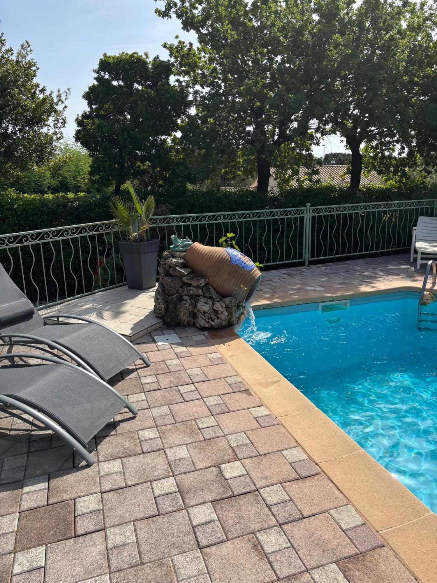 La Cigaliere 1 Charmant T1 Bis Avec Terrasse Dans Villa Sollies-Ville Bagian luar foto
